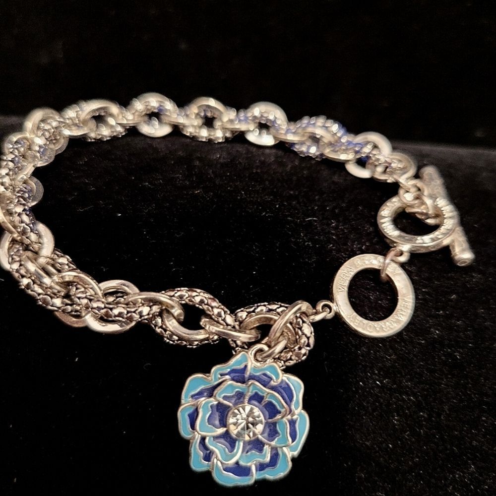 VERA BRAFLEY FLOWER SILVER TONED TOGGLE CLISURE BRACELET